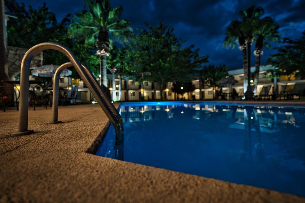 Hotel Hacienda Nuevo Casas Grandes Exterior foto